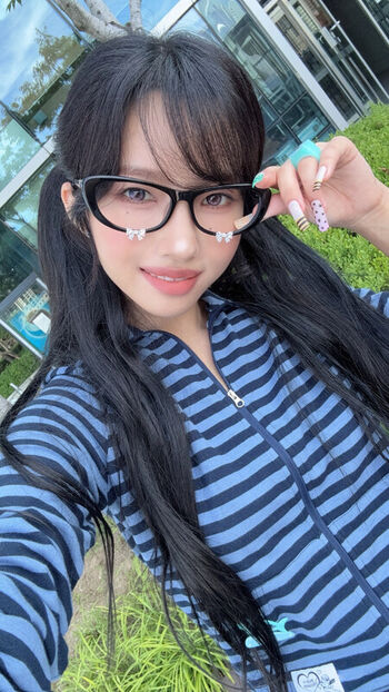 tiny.pretty.j