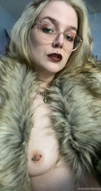 tinyneondemon