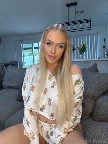 tittyauna