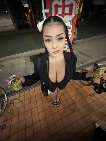 Tyla urgirltylaxx