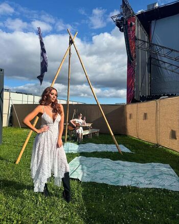 Una Healy