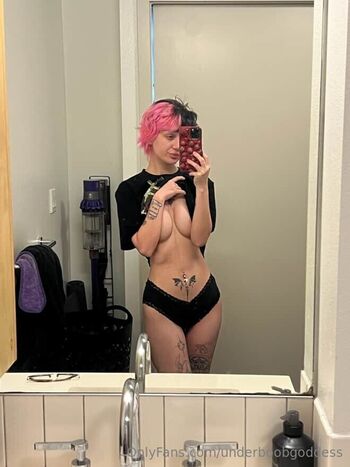 underboobgoddess