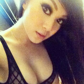 Vampybitme Linda Le