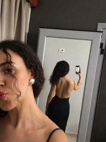 VANESSA TROIA