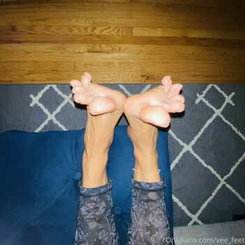 vee_feet