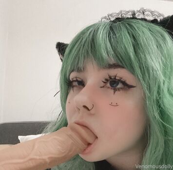 Venomous_dolly