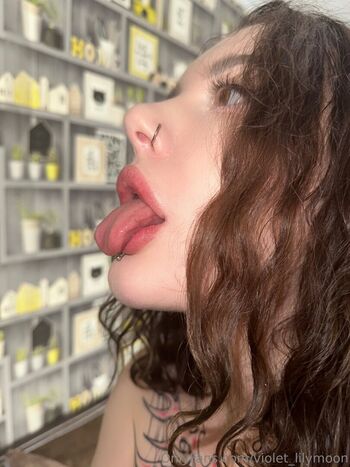 violet_lilymoon