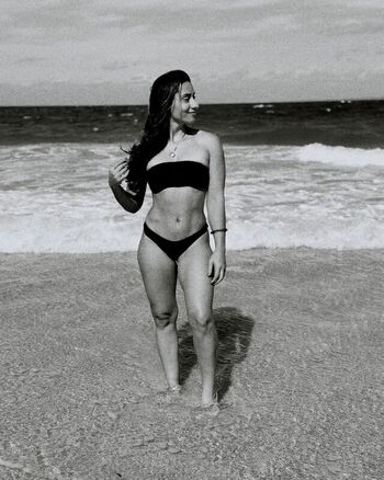 Violeta Dee