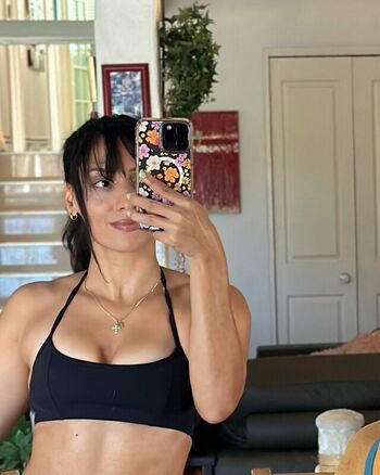 Violeta Dee