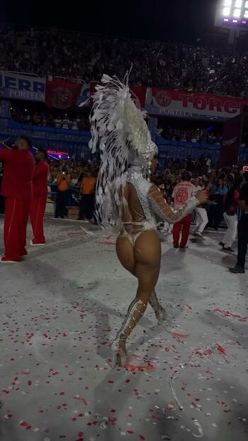 Viviane Araujo