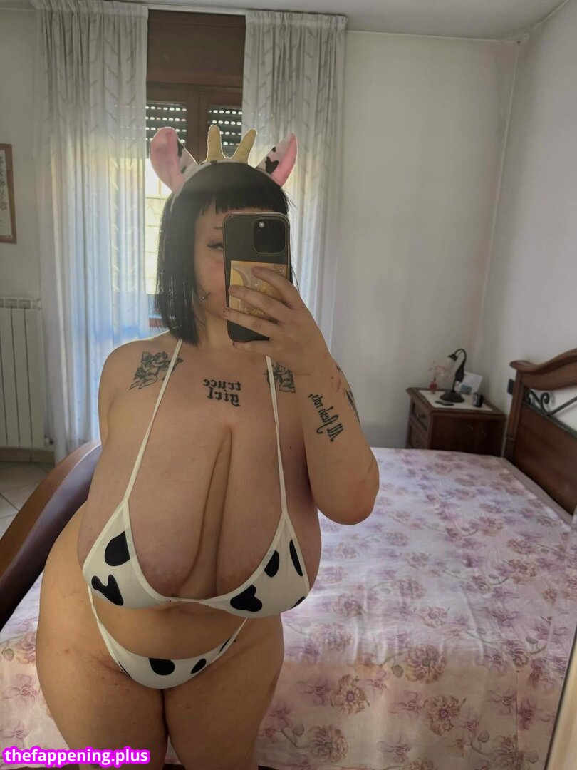 Mxmmytina / VVALENTINABONETALLI Nude OnlyFans Photo #119