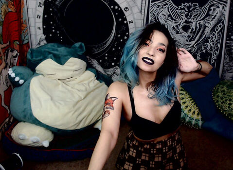 WatchGirlsPlay