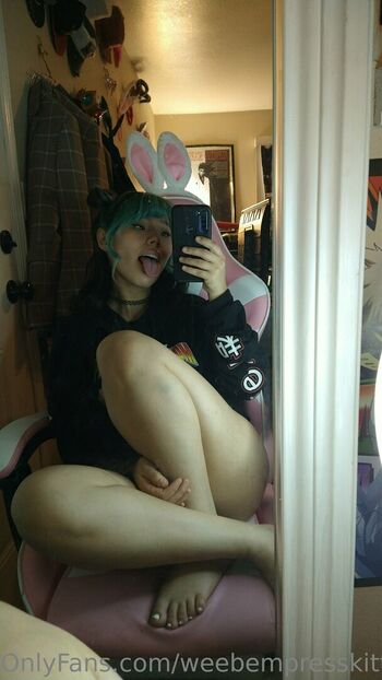 weebempresskittenlee