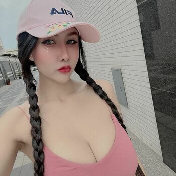 Wei Ling 凌薇