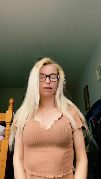 Whosthagirl