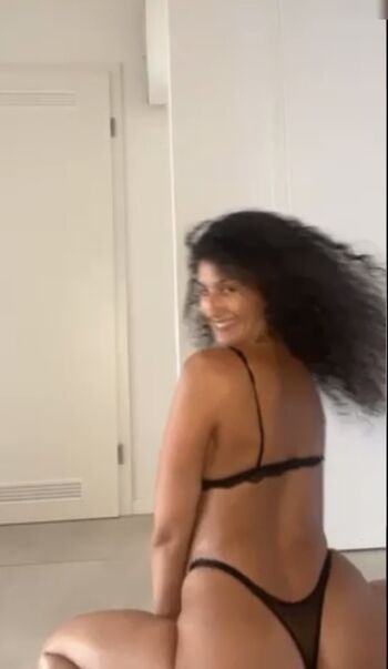 Wie heißt sie auf TikTok/OF nochmal?