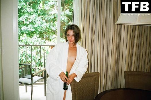 Willa Holland