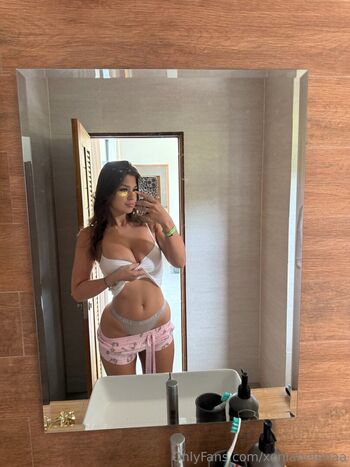 Xeniahelenaa