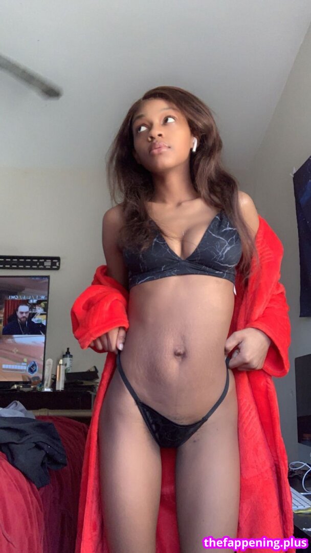 xx_zakiya / xxxmilk Foto OnlyFans Nua #23