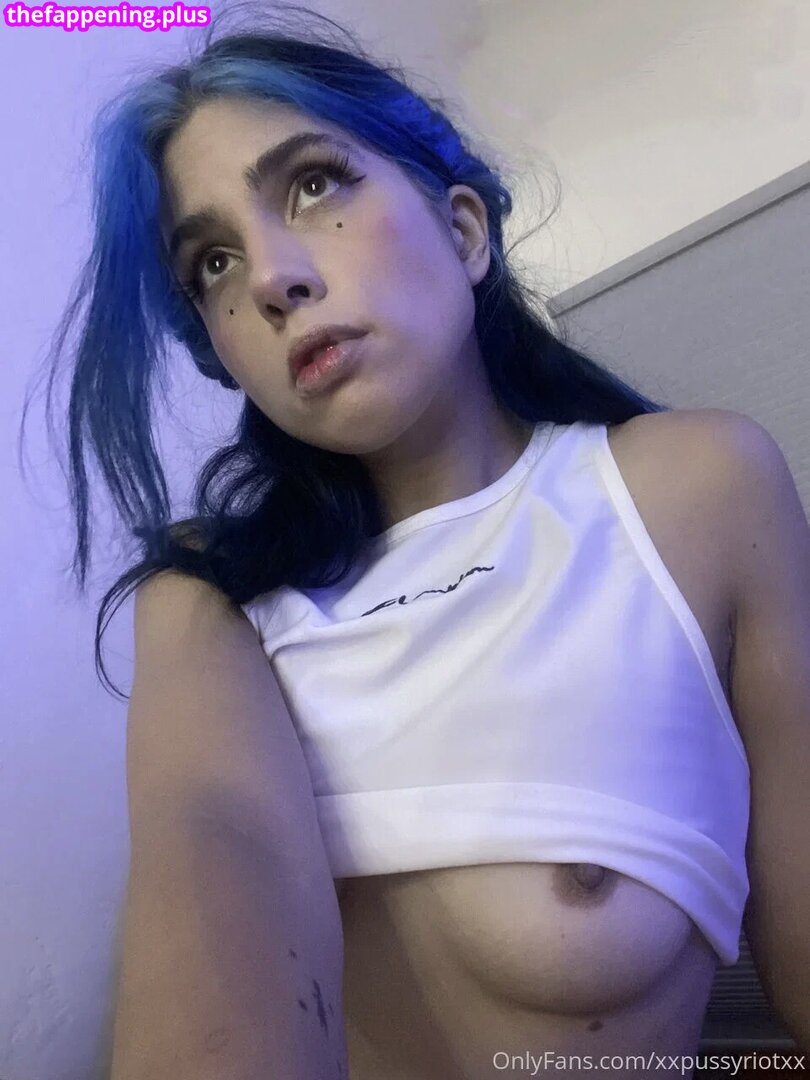 nadya tolokonnikova / nadyariot / pussyrrriot / xxpussyriotxx Φωτογραφία Γυμνών OnlyFans #5