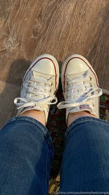 youlovemyfeettrample