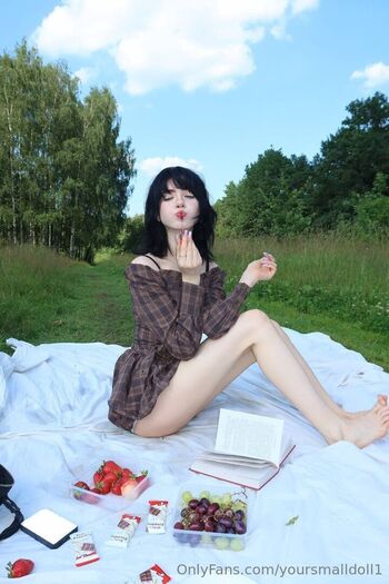 yoursmalldoll1