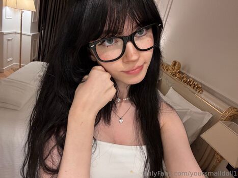 yoursmalldoll1