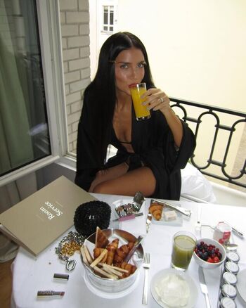 Zaira Nara