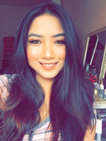 Zizi Wong
