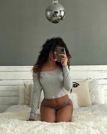 Zoe Bayona