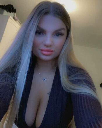 Zoe_ellerington