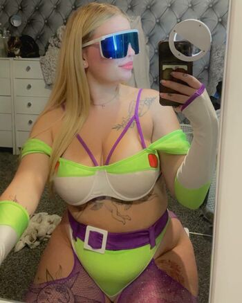 Zoe_ellerington