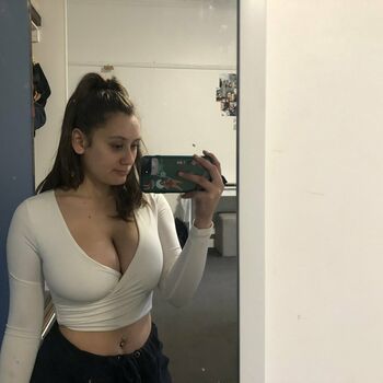 Zoe H