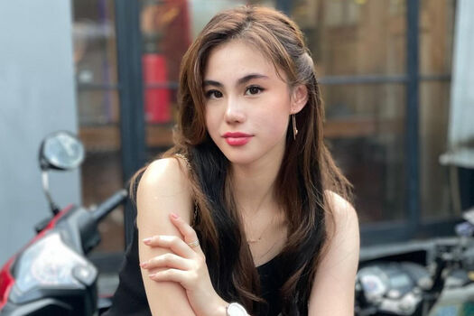 Zoe Levana