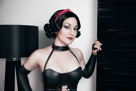Zoe Volf Cosplay