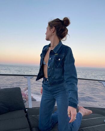 Zoey Deutch