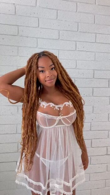Zuri Bella Rose