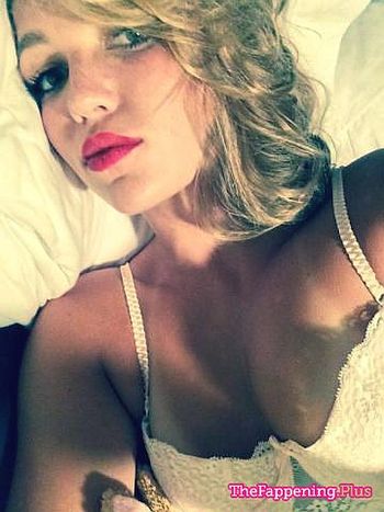 Lili Simmons